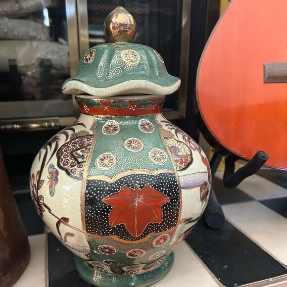 Vintage Japanese Green and white ceramic cookie jar vase with gold accents 13" - Picture 16 of 16